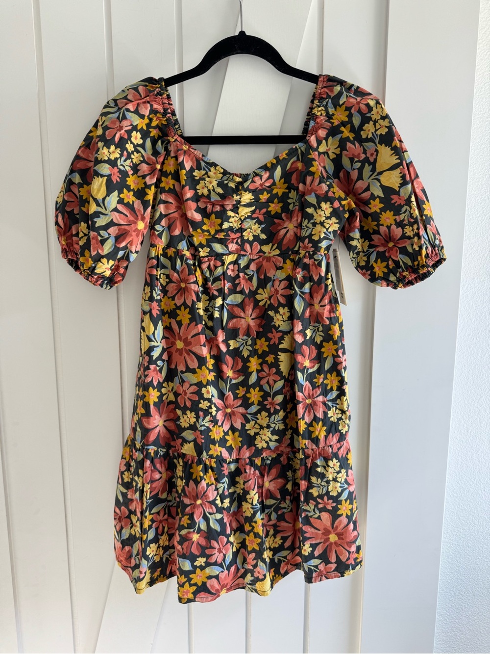 NWT Billabong floral babydoll mini dress w/ dark floral print & puff sleeves